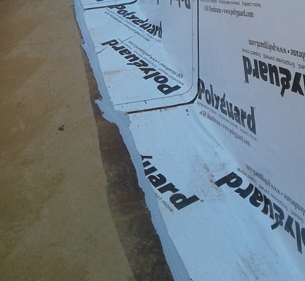 Simple waterproof insulation of foundation