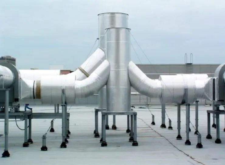 Insulated HVAC ductwork system on a commercial building rooftop